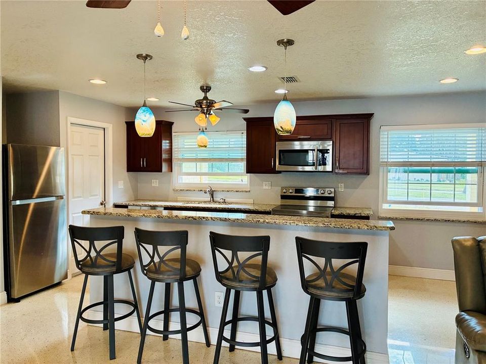 出租: $4,400 (3 贝兹, 2 浴室, 1464 平方英尺)