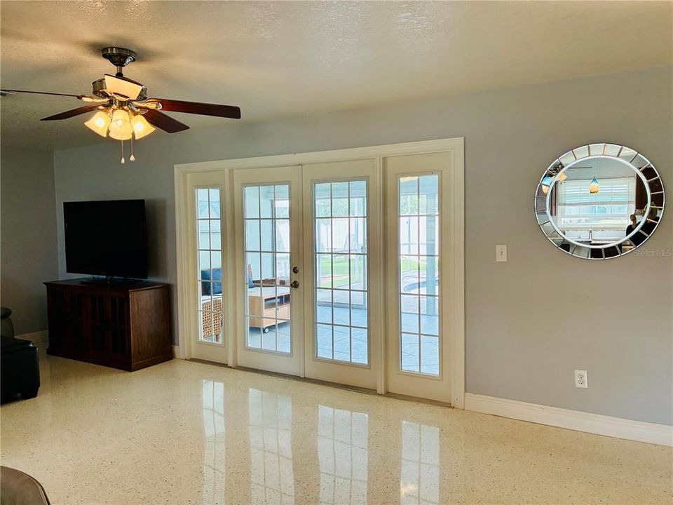 出租: $4,400 (3 贝兹, 2 浴室, 1464 平方英尺)