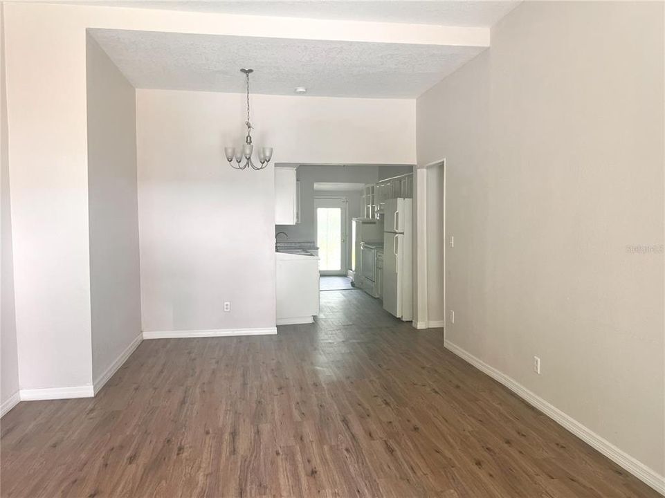 For Rent: $1,300 (2 beds, 2 baths, 800 Square Feet)