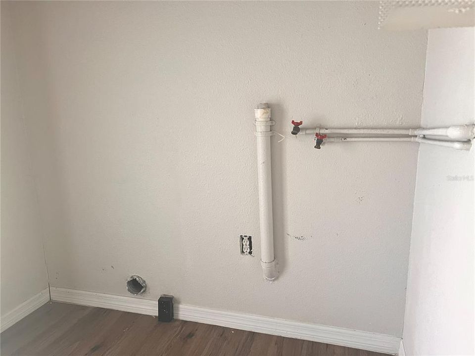 For Rent: $1,300 (2 beds, 2 baths, 800 Square Feet)