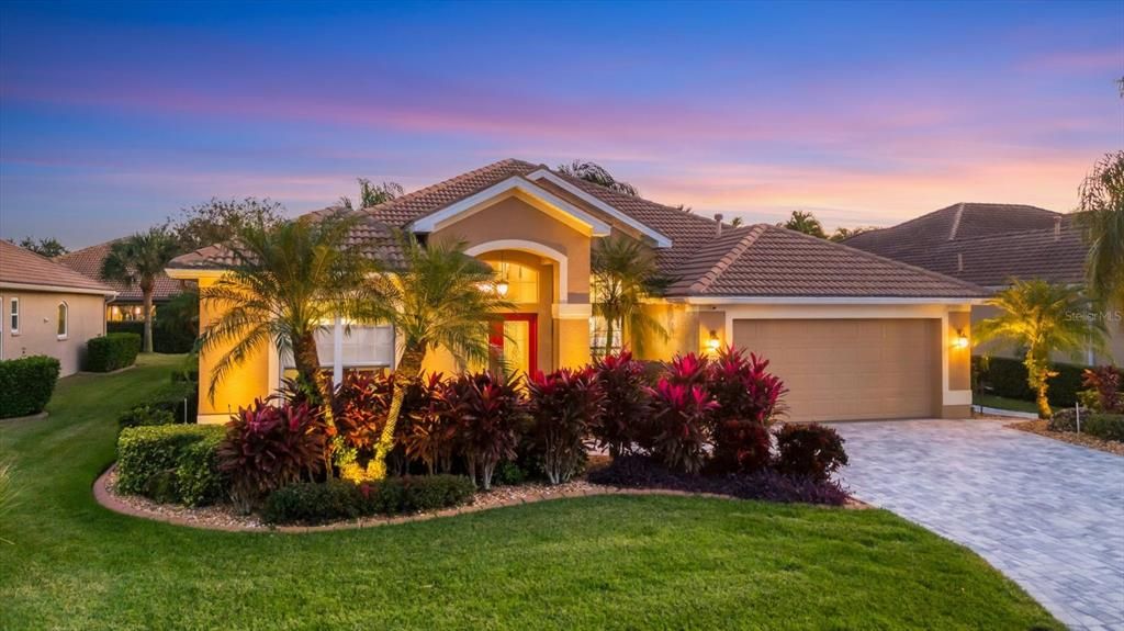 En Venta: $729,000 (4 camas, 3 baños, 2300 Pies cuadrados)