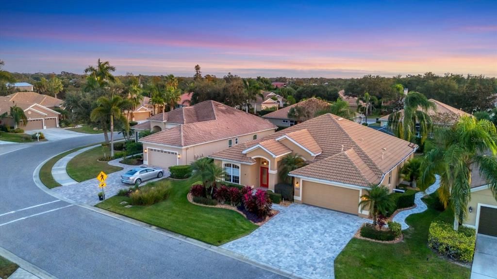 En Venta: $729,000 (4 camas, 3 baños, 2300 Pies cuadrados)