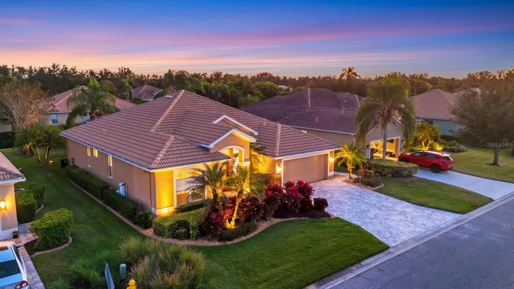 En Venta: $729,000 (4 camas, 3 baños, 2300 Pies cuadrados)