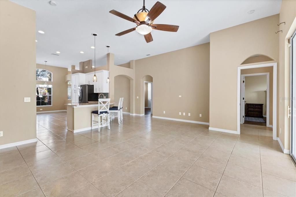 En Venta: $729,000 (4 camas, 3 baños, 2300 Pies cuadrados)