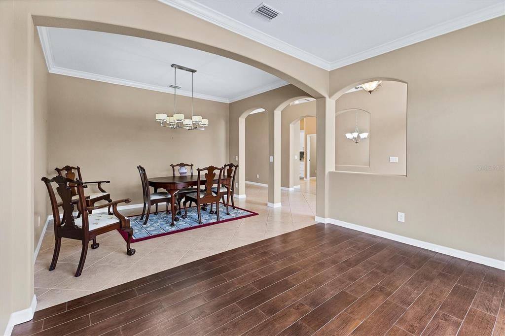 En Venta: $729,000 (4 camas, 3 baños, 2300 Pies cuadrados)