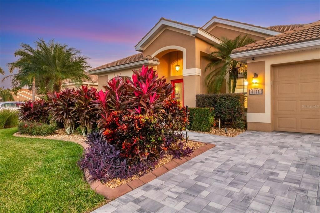 En Venta: $729,000 (4 camas, 3 baños, 2300 Pies cuadrados)