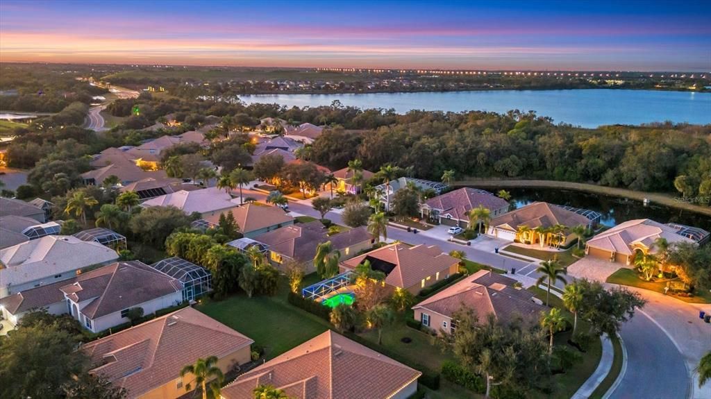 En Venta: $729,000 (4 camas, 3 baños, 2300 Pies cuadrados)