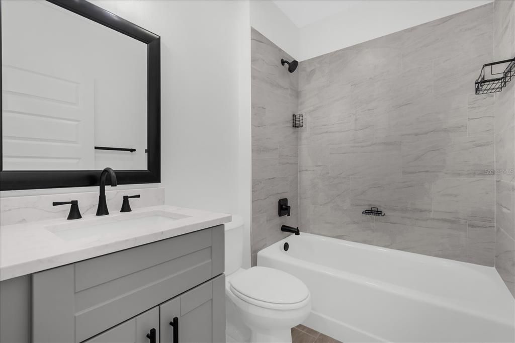 На продажу: $385,000 (4 спален, 2 ванн, 1835 Квадратных фут)