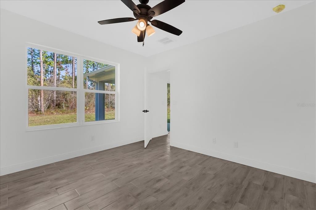 На продажу: $385,000 (4 спален, 2 ванн, 1835 Квадратных фут)