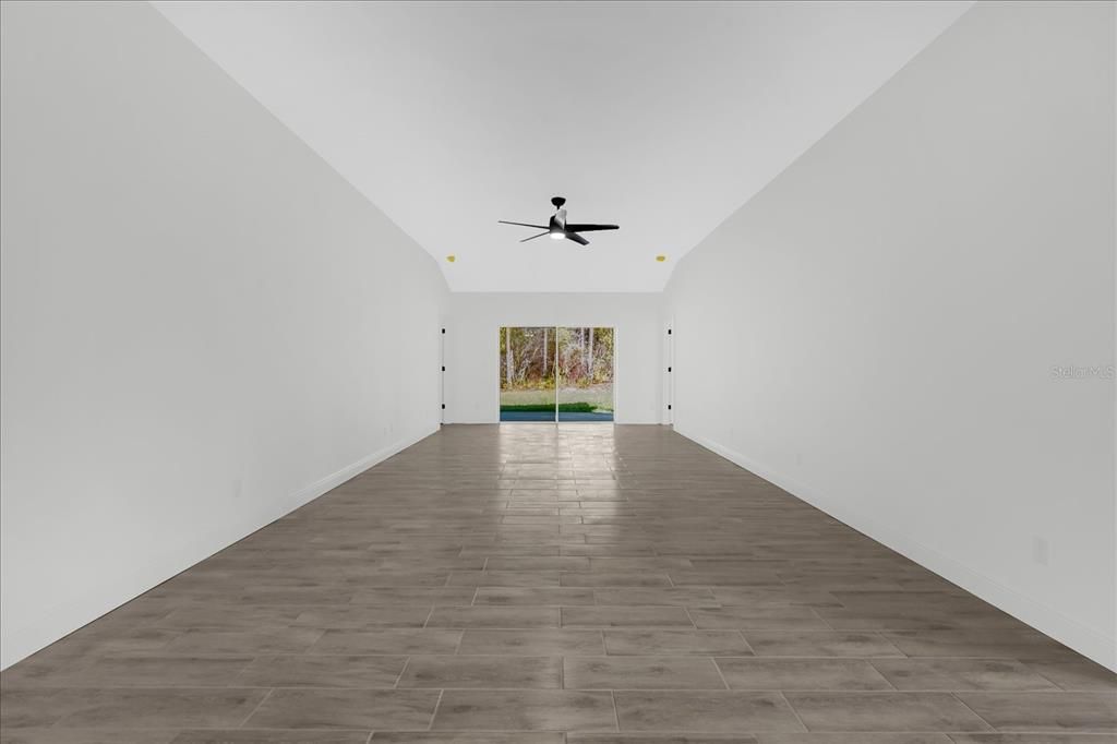 На продажу: $385,000 (4 спален, 2 ванн, 1835 Квадратных фут)