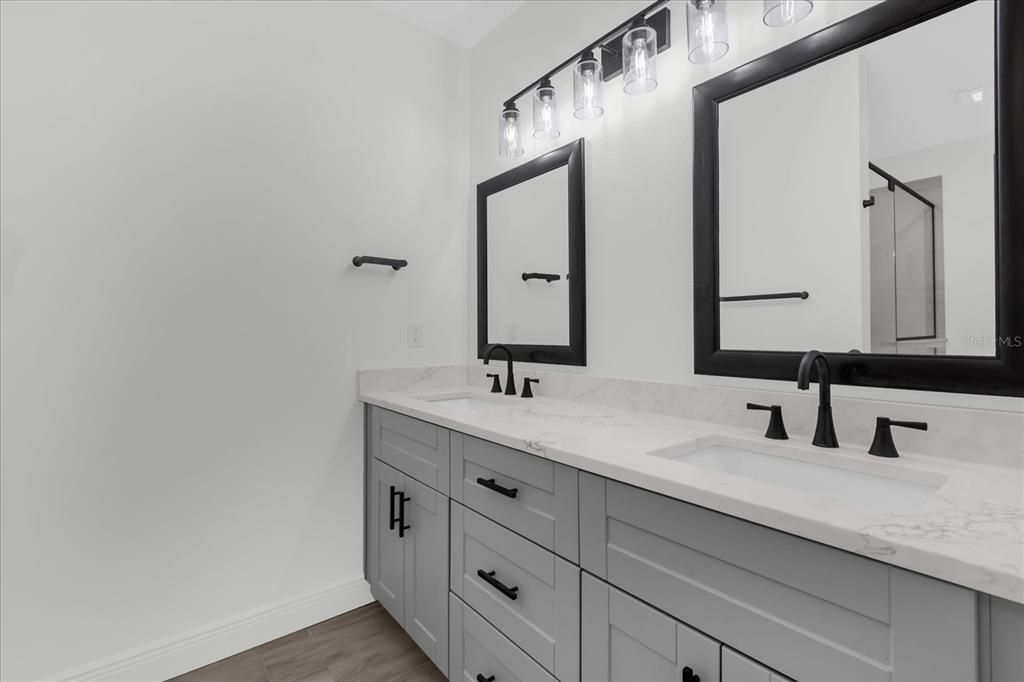 На продажу: $385,000 (4 спален, 2 ванн, 1835 Квадратных фут)