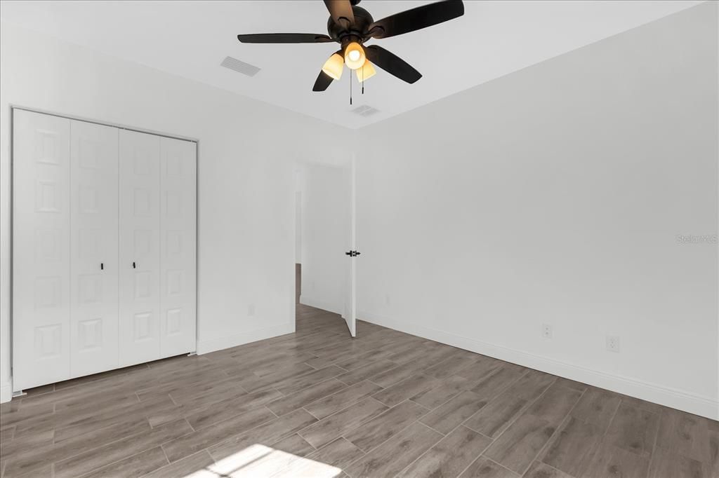 На продажу: $385,000 (4 спален, 2 ванн, 1835 Квадратных фут)