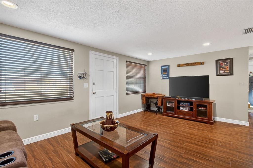 En Venta: $259,000 (3 camas, 2 baños, 1056 Pies cuadrados)