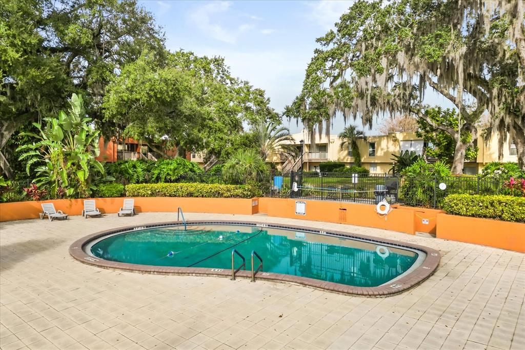 For Sale: $129,900 (1 beds, 1 baths, 715 Square Feet)