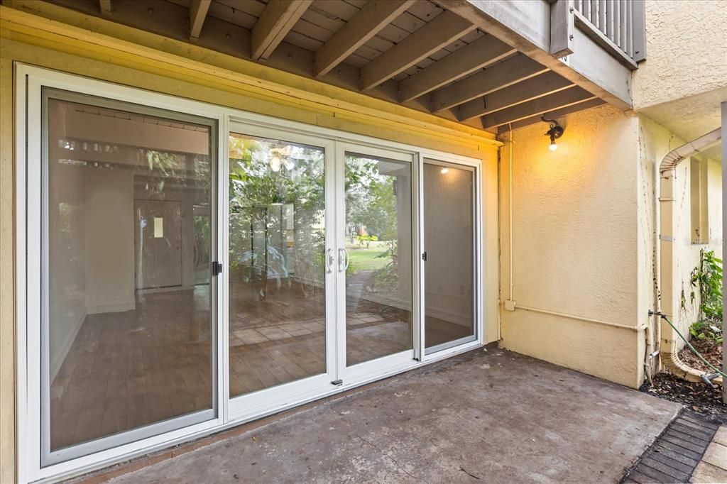 For Sale: $129,900 (1 beds, 1 baths, 715 Square Feet)