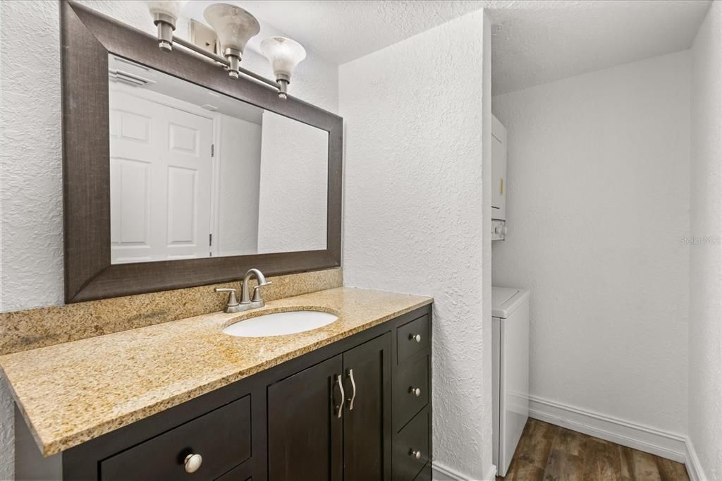 For Sale: $129,900 (1 beds, 1 baths, 715 Square Feet)