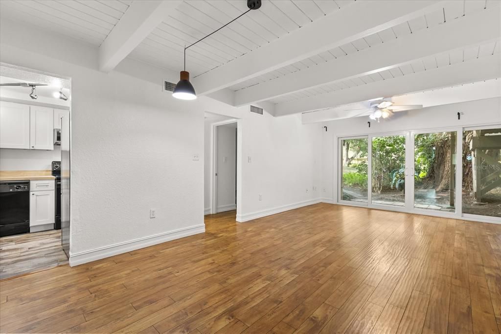 For Sale: $129,900 (1 beds, 1 baths, 715 Square Feet)