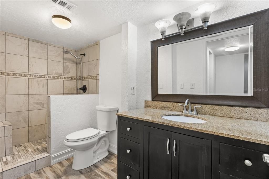 For Sale: $129,900 (1 beds, 1 baths, 715 Square Feet)