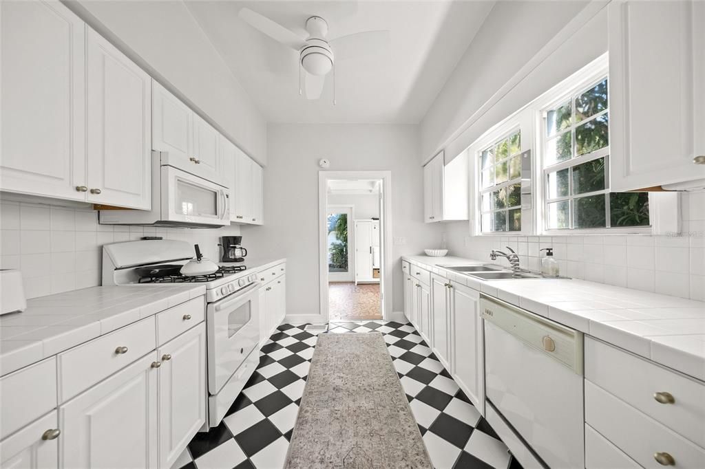 待售: $1,195,000 (4 贝兹, 3 浴室, 2160 平方英尺)