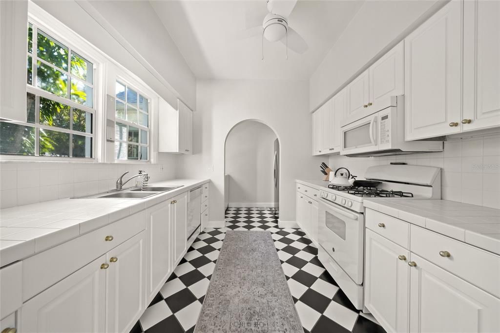 待售: $1,195,000 (4 贝兹, 3 浴室, 2160 平方英尺)