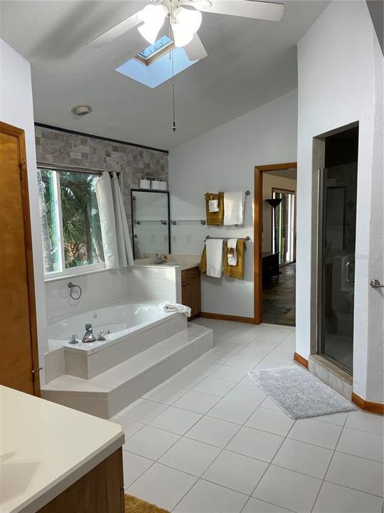 出租: $3,000 (4 贝兹, 3 浴室, 3293 平方英尺)