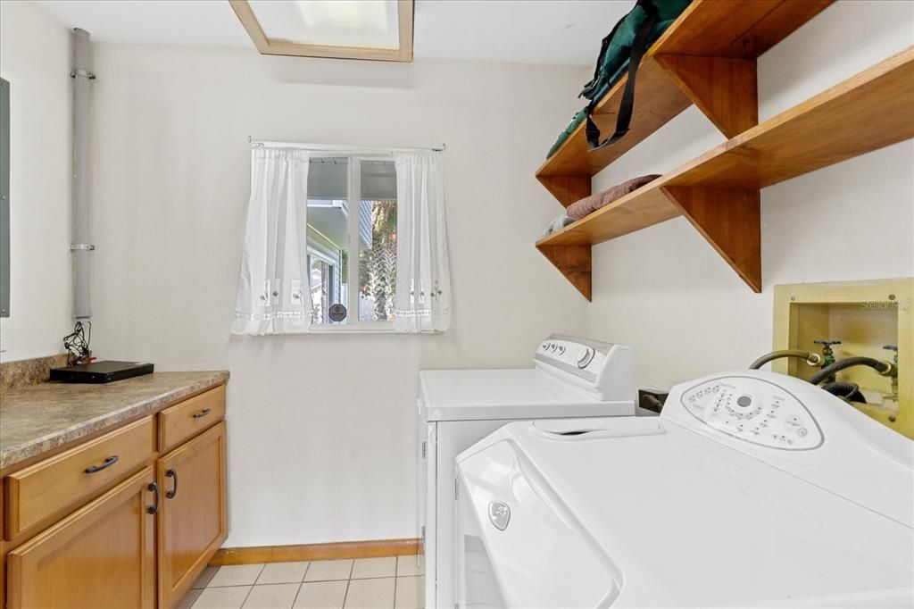 出租: $3,000 (4 贝兹, 3 浴室, 3293 平方英尺)