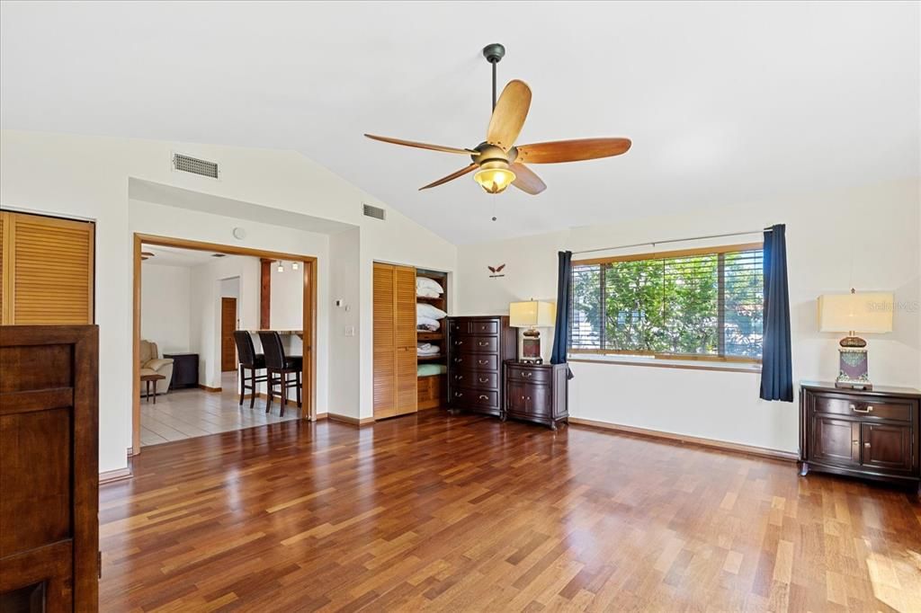 出租: $3,000 (4 贝兹, 3 浴室, 3293 平方英尺)