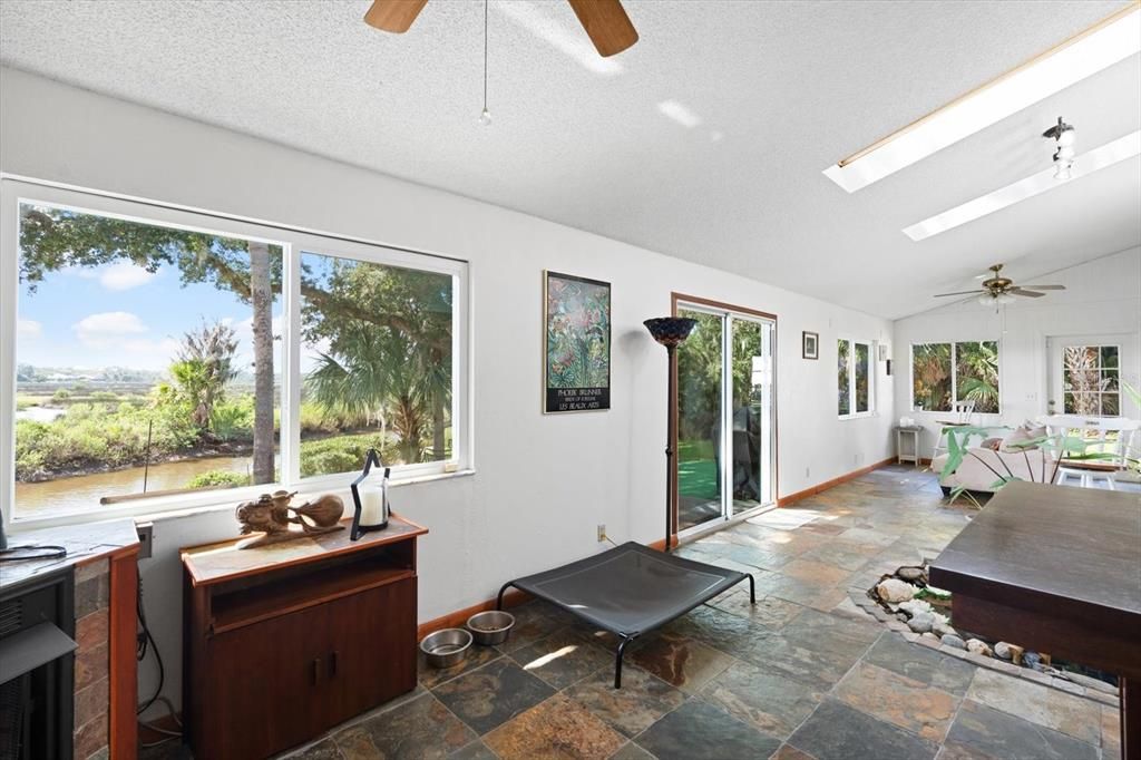 出租: $3,000 (4 贝兹, 3 浴室, 3293 平方英尺)