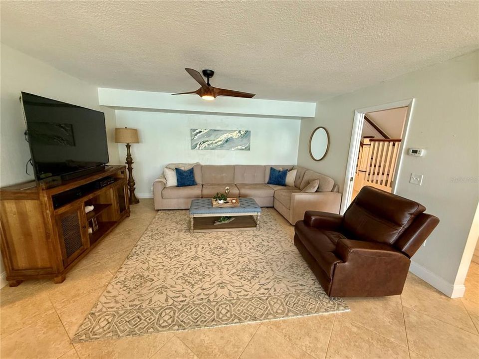 En Venta: $2,500,000 (4 camas, 3 baños, 3492 Pies cuadrados)