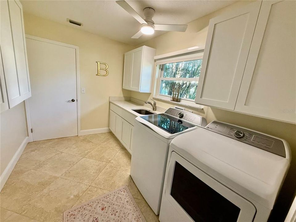 En Venta: $2,500,000 (4 camas, 3 baños, 3492 Pies cuadrados)