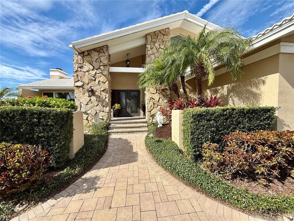 En Venta: $2,500,000 (4 camas, 3 baños, 3492 Pies cuadrados)