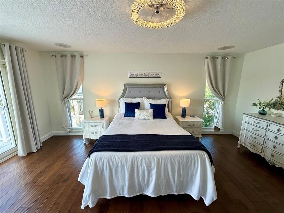 En Venta: $2,500,000 (4 camas, 3 baños, 3492 Pies cuadrados)