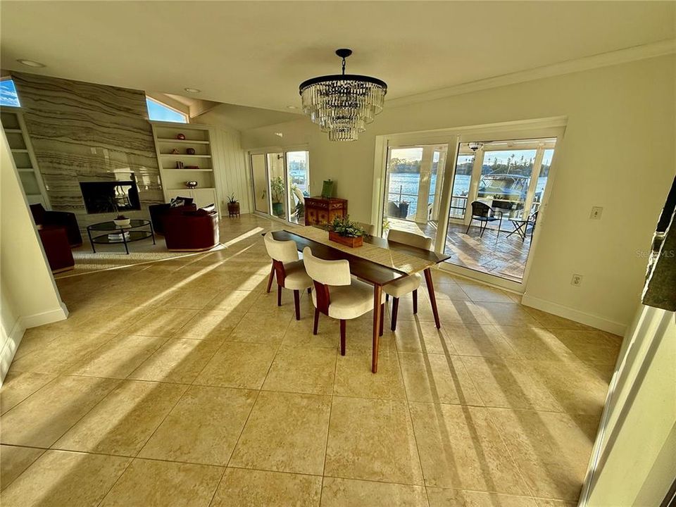 En Venta: $2,500,000 (4 camas, 3 baños, 3492 Pies cuadrados)