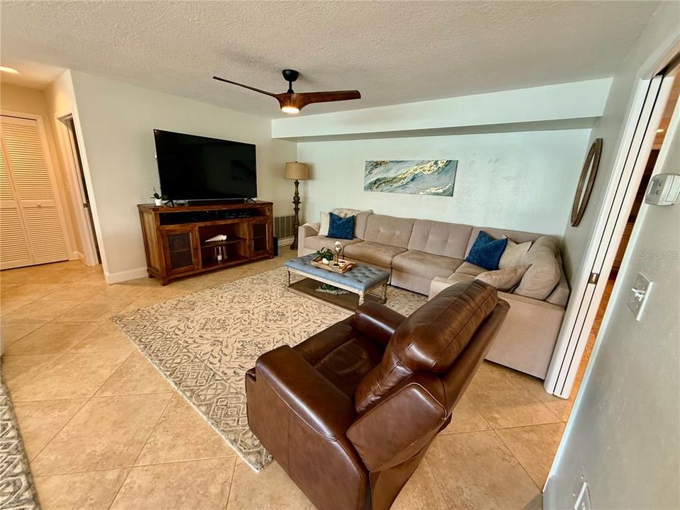 En Venta: $2,500,000 (4 camas, 3 baños, 3492 Pies cuadrados)