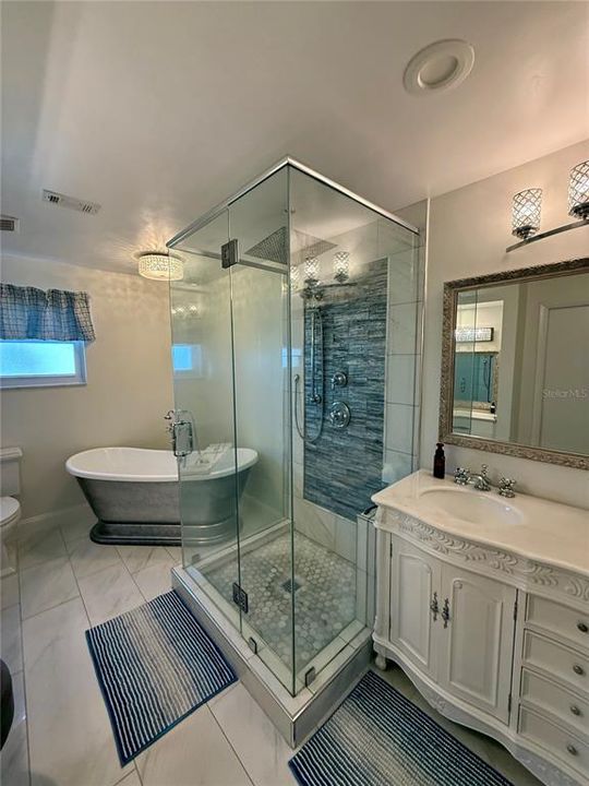 En Venta: $2,500,000 (4 camas, 3 baños, 3492 Pies cuadrados)