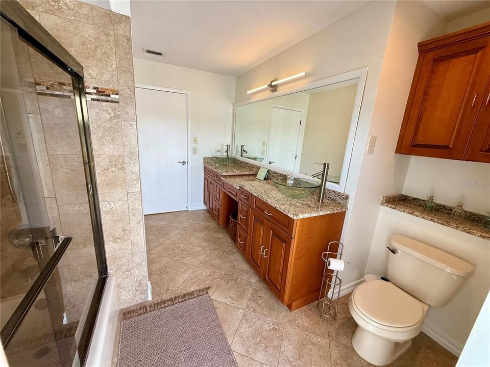 En Venta: $2,500,000 (4 camas, 3 baños, 3492 Pies cuadrados)