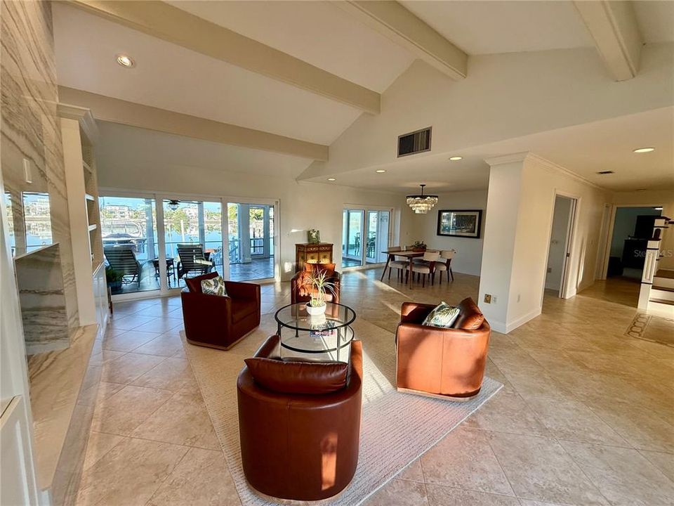 En Venta: $2,500,000 (4 camas, 3 baños, 3492 Pies cuadrados)