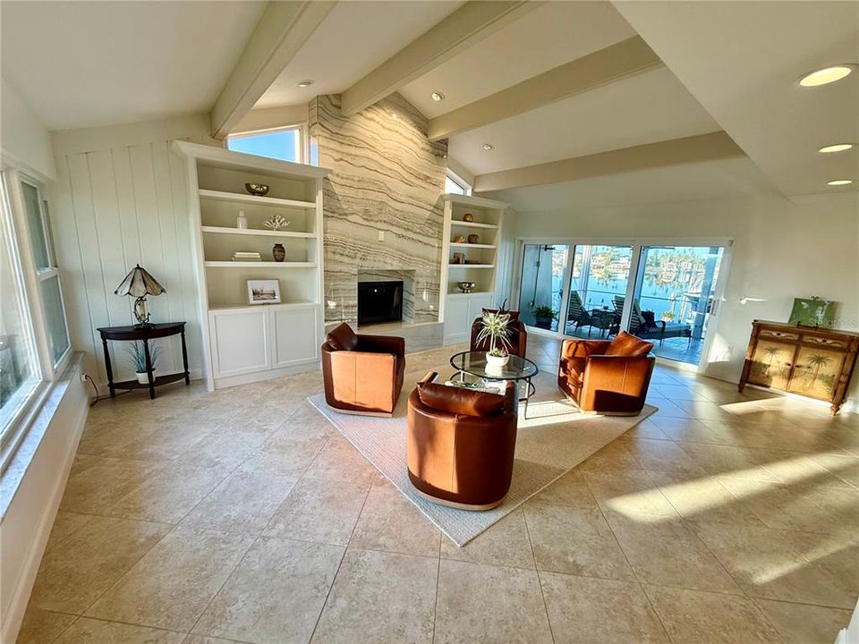 En Venta: $2,500,000 (4 camas, 3 baños, 3492 Pies cuadrados)