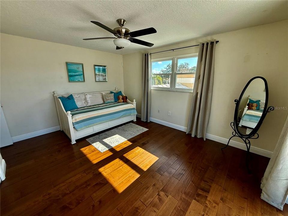 En Venta: $2,500,000 (4 camas, 3 baños, 3492 Pies cuadrados)