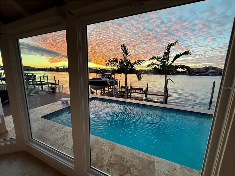 En Venta: $2,500,000 (4 camas, 3 baños, 3492 Pies cuadrados)