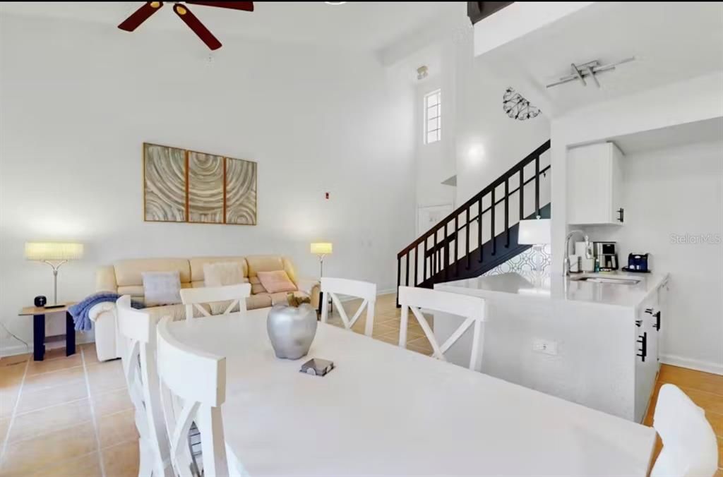 На продажу: $415,000 (2 спален, 2 ванн, 1012 Квадратных фут)