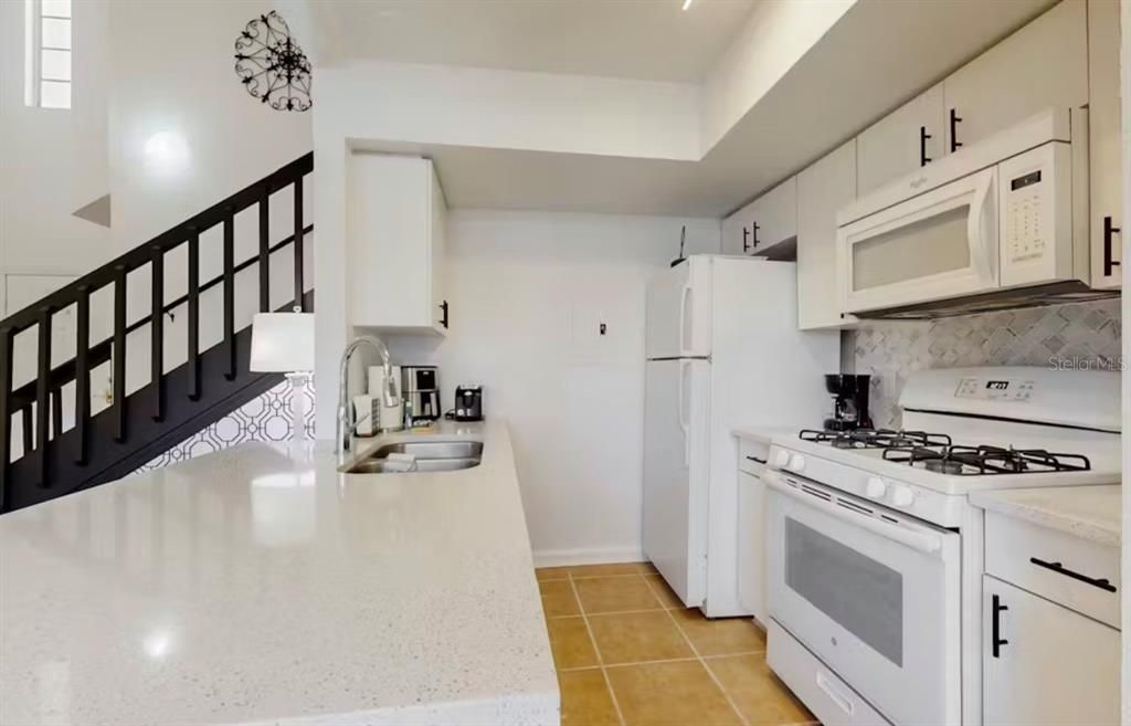 На продажу: $415,000 (2 спален, 2 ванн, 1012 Квадратных фут)