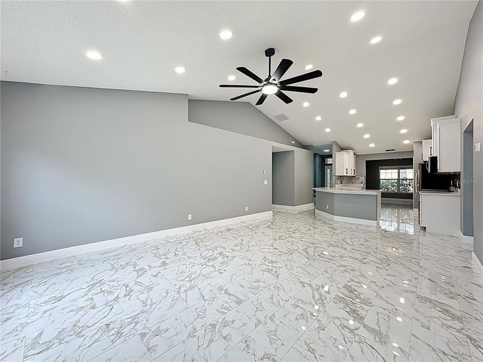 待售: $550,000 (5 贝兹, 3 浴室, 2475 平方英尺)