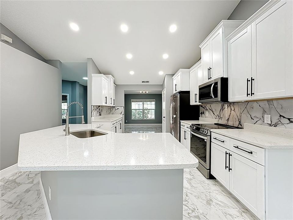 待售: $550,000 (5 贝兹, 3 浴室, 2475 平方英尺)