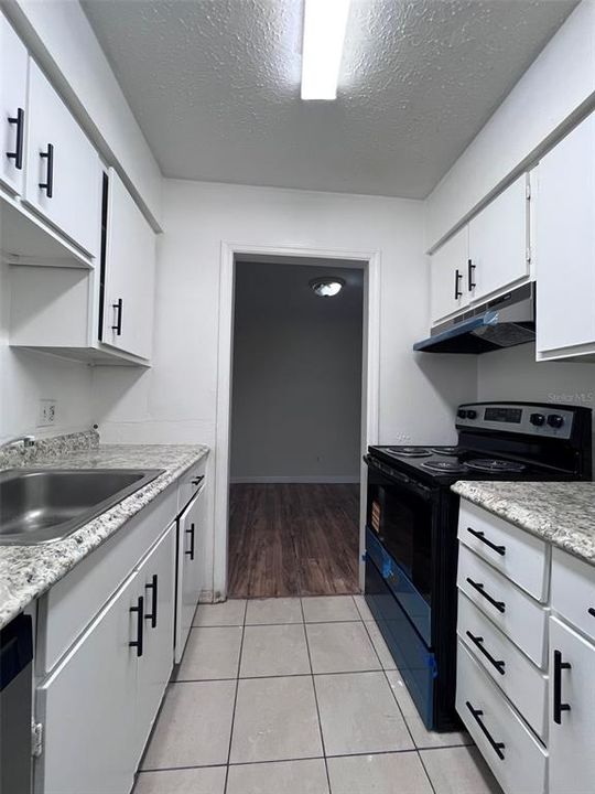 出租: $1,499 (2 贝兹, 2 浴室, 984 平方英尺)