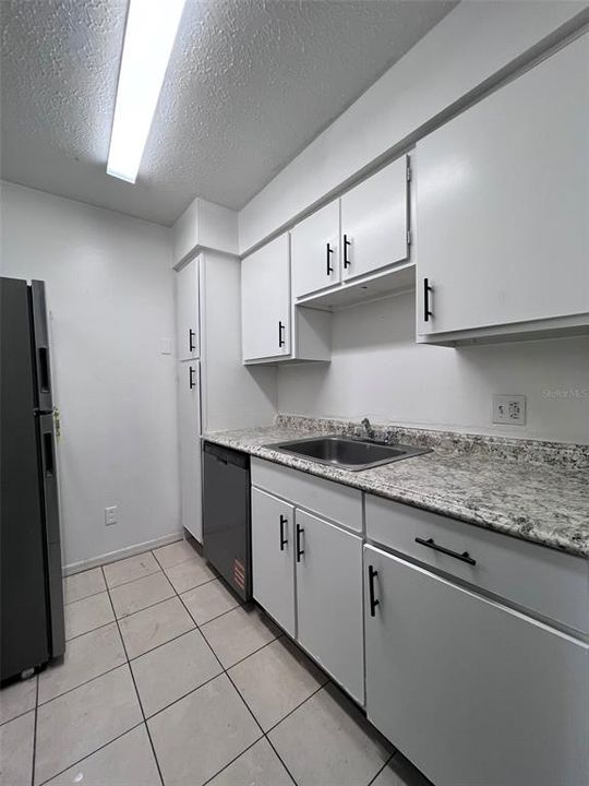 出租: $1,499 (2 贝兹, 2 浴室, 984 平方英尺)