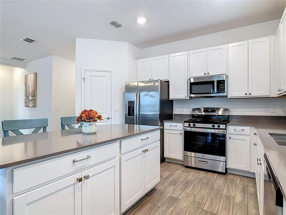 待售: $349,900 (4 贝兹, 2 浴室, 1853 平方英尺)