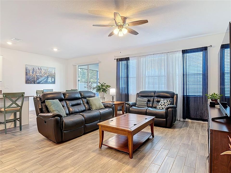 待售: $349,900 (4 贝兹, 2 浴室, 1853 平方英尺)