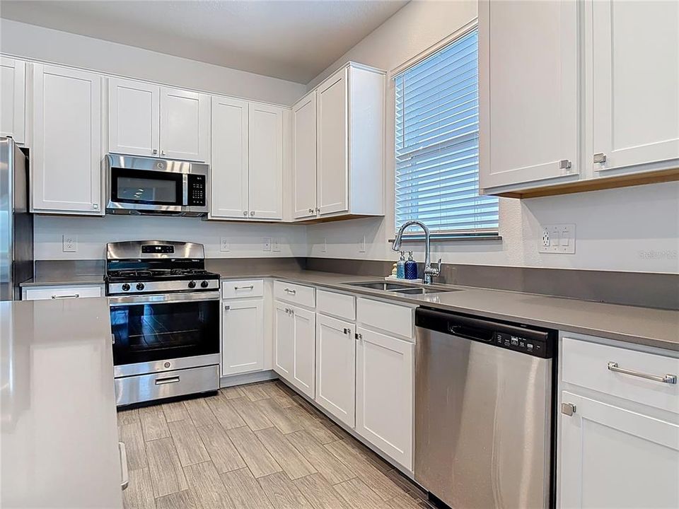 待售: $349,900 (4 贝兹, 2 浴室, 1853 平方英尺)