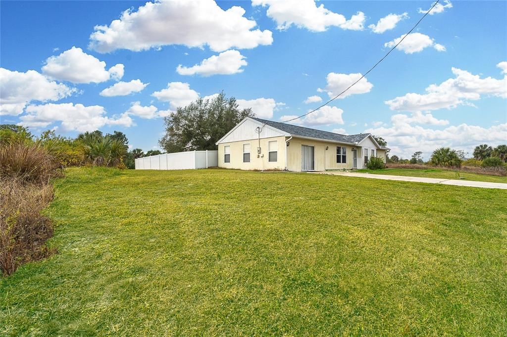 На продажу: $230,000 (3 спален, 2 ванн, 1220 Квадратных фут)